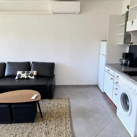 Apartment F1 Cosy 45m2, 2 Mn Mer, Du Port, Coeur *